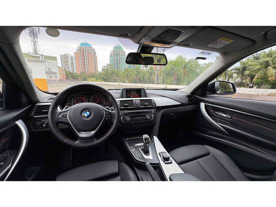 BMW-320i-2015