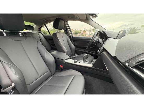 BMW-320i-2015