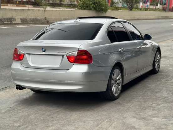 BMW-320i-2008