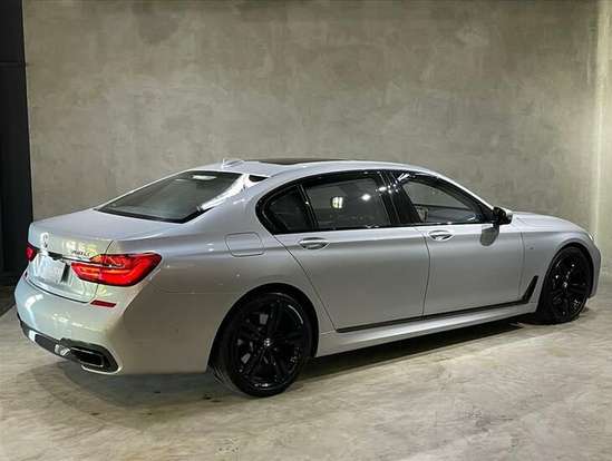BMW-750Li-2016