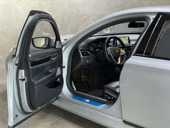 BMW-750Li-2016