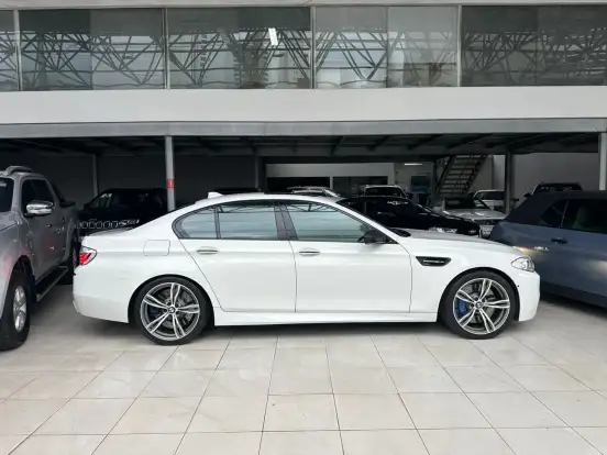 BMW-M5-4.4 V8 32V GASOLINA 4P AUTOMÁTICO BMW-M5-2012