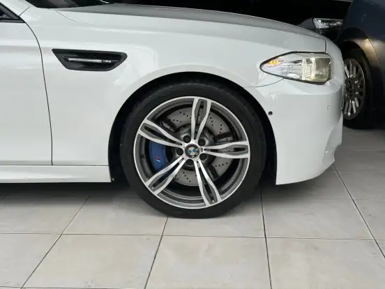 BMW-M5-4.4 V8 32V GASOLINA 4P AUTOMÁTICO BMW-M5-2012
