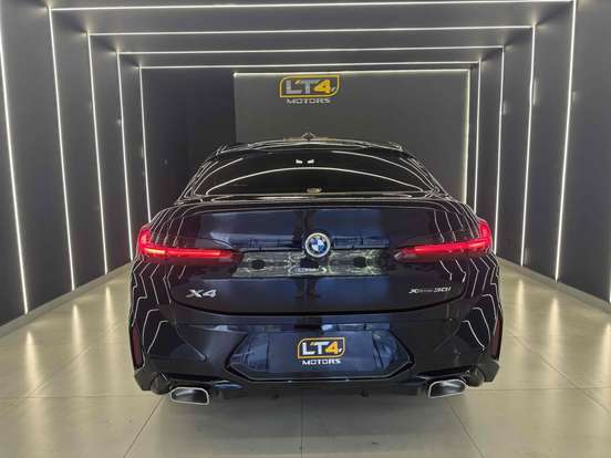 BMW-X4-2022