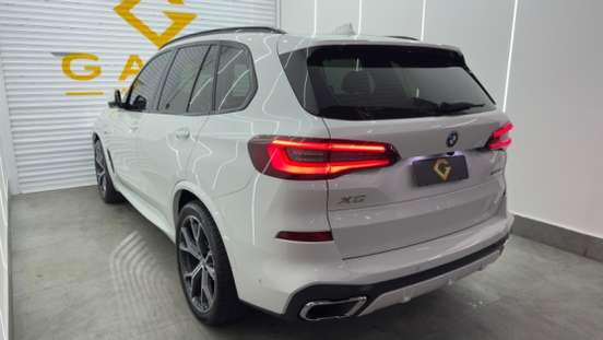 BMW-X5-2021