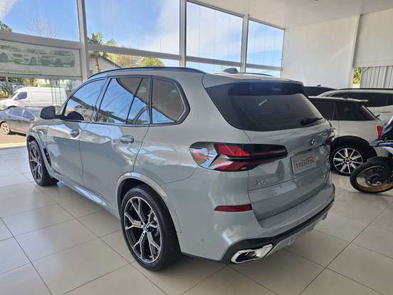 BMW-X5-3.0 I6 TURBO HÍBRIDO XDRIVE50E M SPORT AUTOMÁTICO BMW-X5-2023