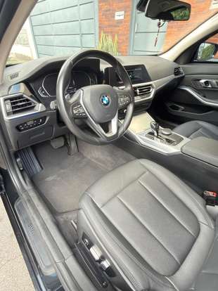 BMW-320i-2021