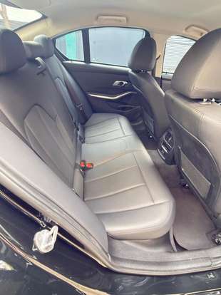 BMW-320i-2021