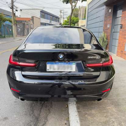 BMW-320i-2021
