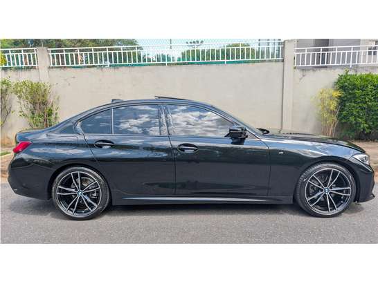 BMW-320i-2021