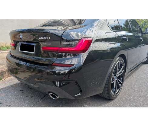BMW-320i-2021