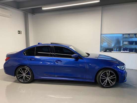 BMW-320i-2021