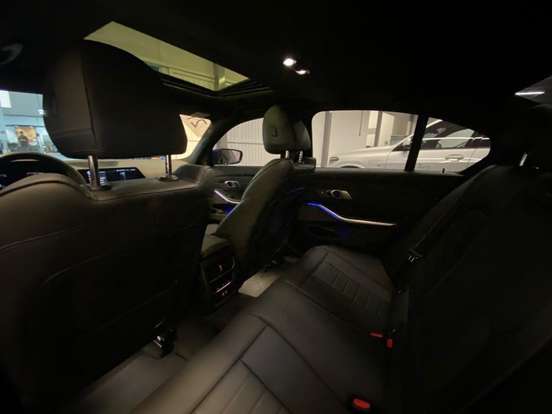 BMW-320i-2021