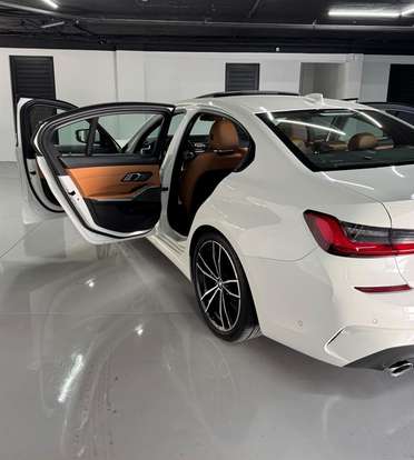 BMW-320i-2021