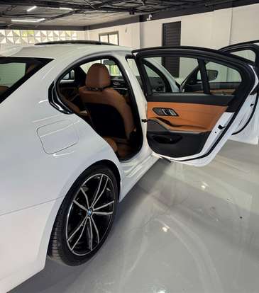 BMW-320i-2021