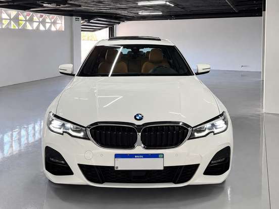 BMW-320i-2021