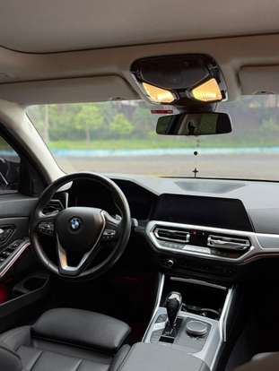 BMW-320i-2020
