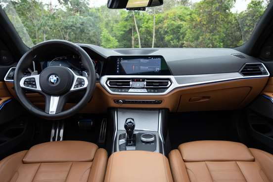 BMW-330i-2019