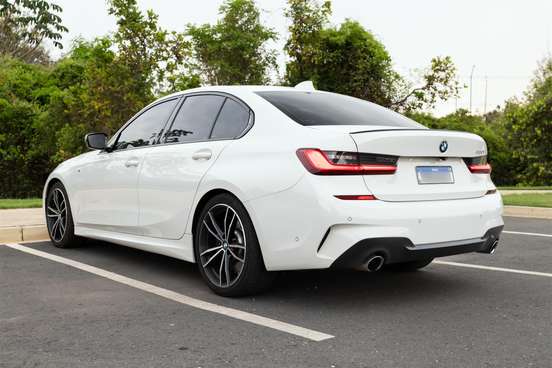 BMW-330i-2019