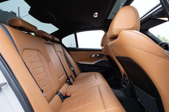 BMW-330i-2019