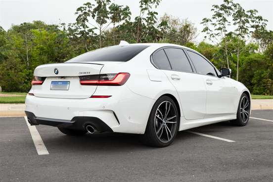 BMW-330i-2019