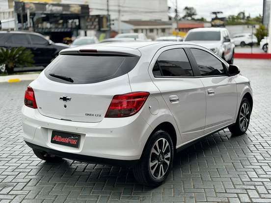 CHEVROLET-ONIX-2014