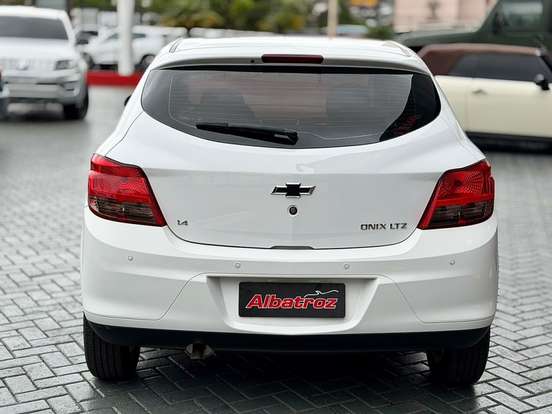 CHEVROLET-ONIX-2014