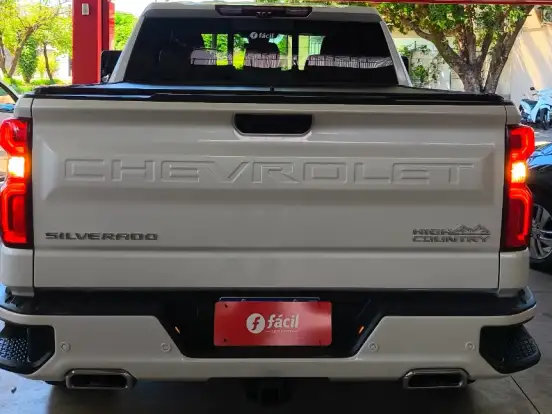 CHEVROLET-SILVERADO-5.3 V8 GASOLINA 1500 HIGH COUNTRY 4X4 AUTOMÁTICO CHEVROLET-SILVERADO-2023
