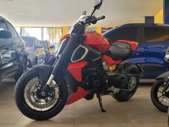 DUCATI DIAVEL V4 