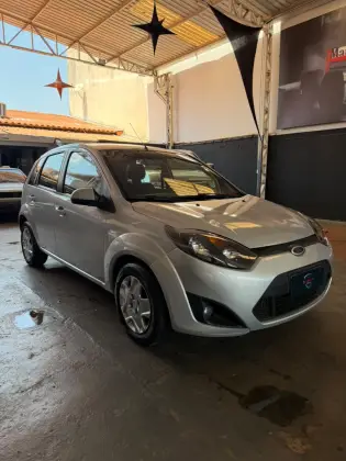 FORD FIESTA 1.0 ROCAM HATCH 8V FLEX 4P MANUAL