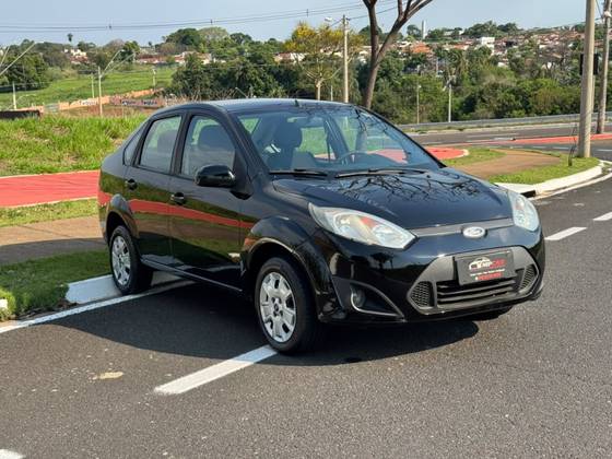 FORD FIESTA 1.6 ROCAM SEDAN 8V FLEX 4P MANUAL