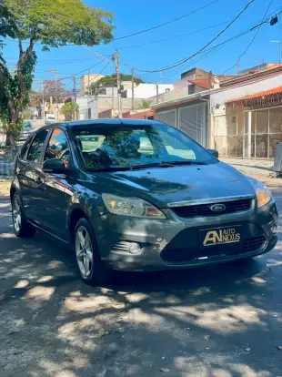 FORD-FOCUS-2012