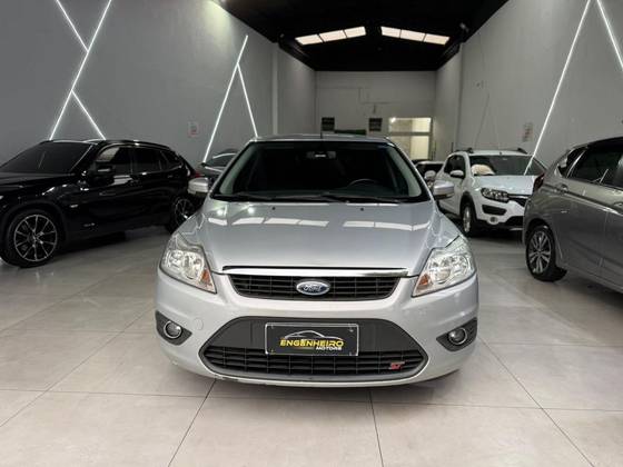 FORD FOCUS 2.0 GLX 16V FLEX 4P AUTOMÁTICO