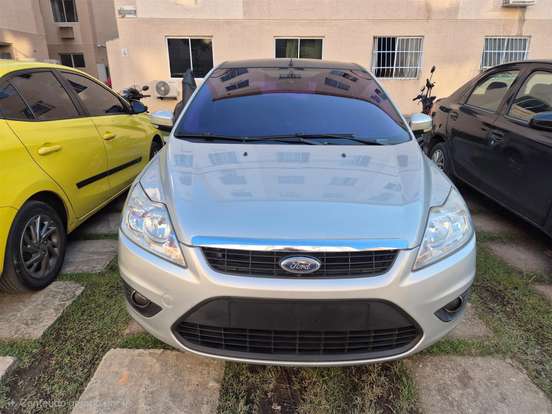 FORD-FOCUS-2011