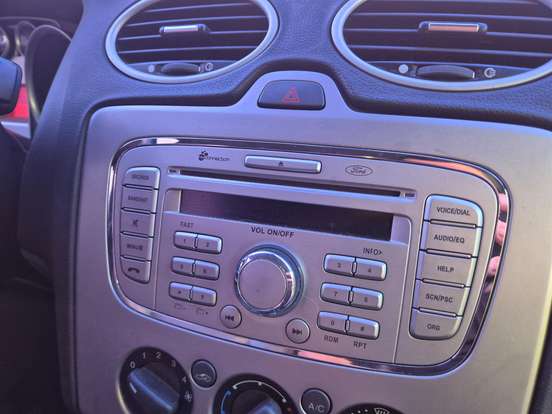FORD-FOCUS-2011