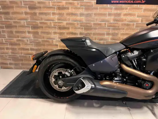 HARLEY-DAVIDSON-SOFTAIL FXDR 114-2019