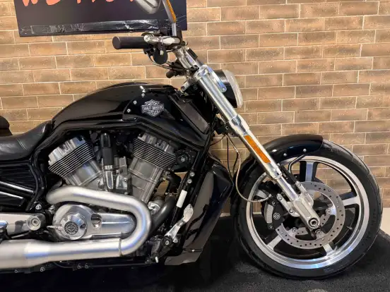 HARLEY-DAVIDSON-V-ROD MUSCLE-2015
