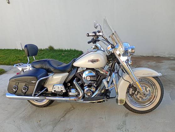 HARLEY-DAVIDSON ROAD KING CLASSIC 