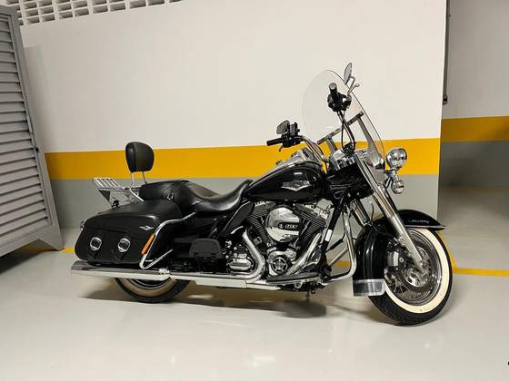 HARLEY-DAVIDSON ROAD KING CLASSIC 