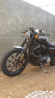 HARLEY-DAVIDSON SPORTSTER IRON 883 