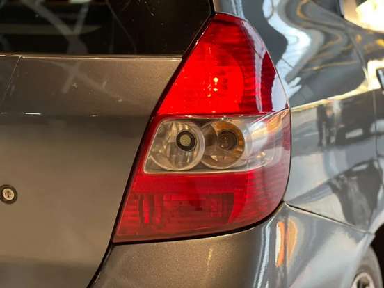 HONDA-FIT-2006