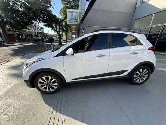 HYUNDAI-HB20X-2017