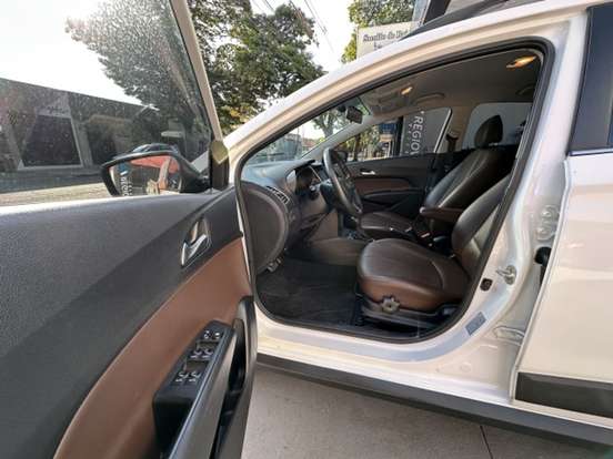 HYUNDAI-HB20X-1.6 16V PREMIUM FLEX 4P AUTOMÁTICO HYUNDAI-HB20X-2017