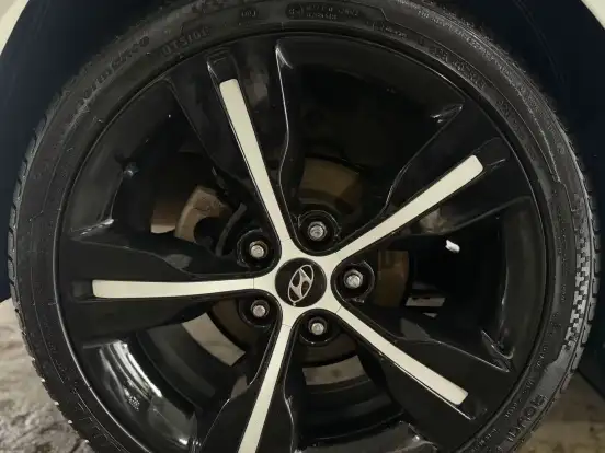 HYUNDAI-VELOSTER-2012