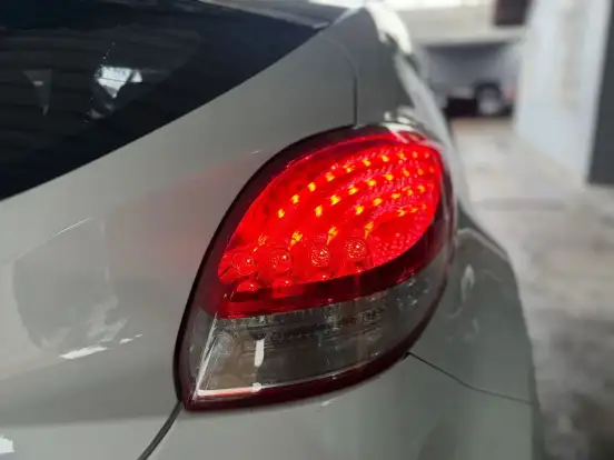 HYUNDAI-VELOSTER-2012