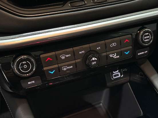 JEEP-COMMANDER-1.3 T270 TURBO FLEX LONGITUDE AT6 JEEP-COMMANDER-2025