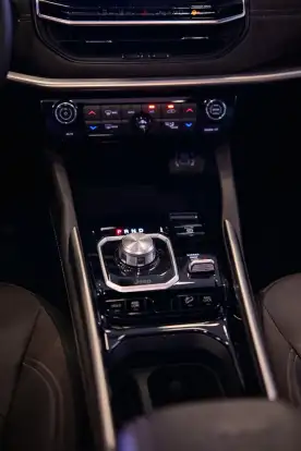 JEEP-COMMANDER-2025