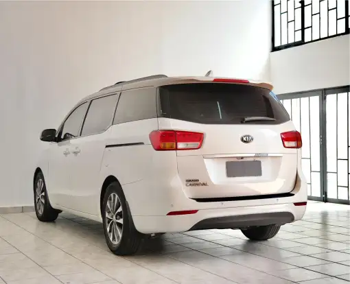 KIA-CARNIVAL-2015