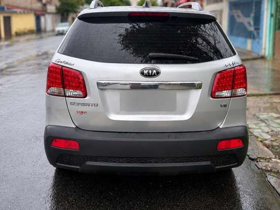 KIA-SORENTO-3.5 V6 GASOLINA EX 7L 4WD AUTOMÁTICO KIA-SORENTO-2012