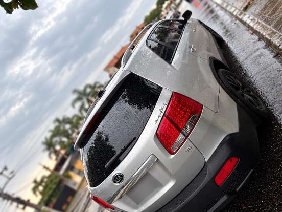 KIA-SORENTO-3.5 V6 GASOLINA EX 7L 4WD AUTOMÁTICO KIA-SORENTO-2012